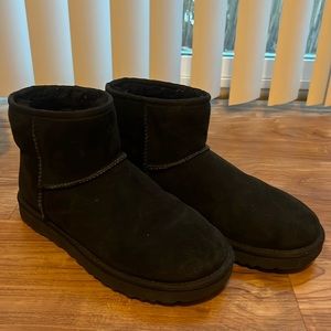 Ugg Boots Mini II Black sz 9
